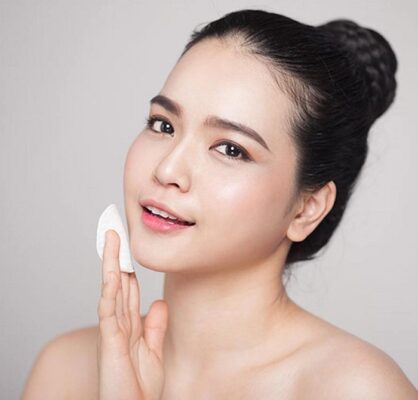 Vì sao nên thực hiện các bước skincare ban ngày 