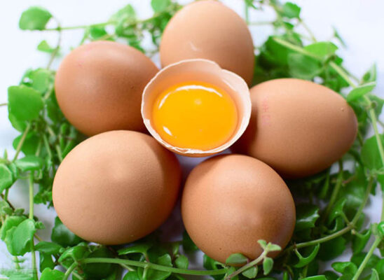 Tăng cường dùng trứng gà là cách khắc phục yếu sinh lý
