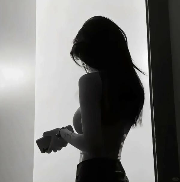 avatar đen trắng buồn (14)