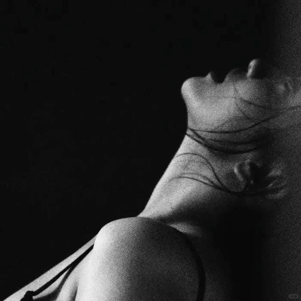 avatar đen trắng buồn (28)