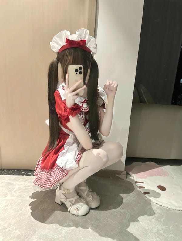 ảnh gái xinh che mặt bằng điện thoại 12