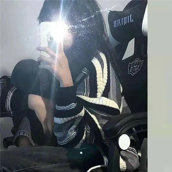 ảnh gái xinh che mặt bằng điện thoại 24