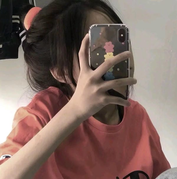 ảnh gái xinh che mặt bằng điện thoại 25