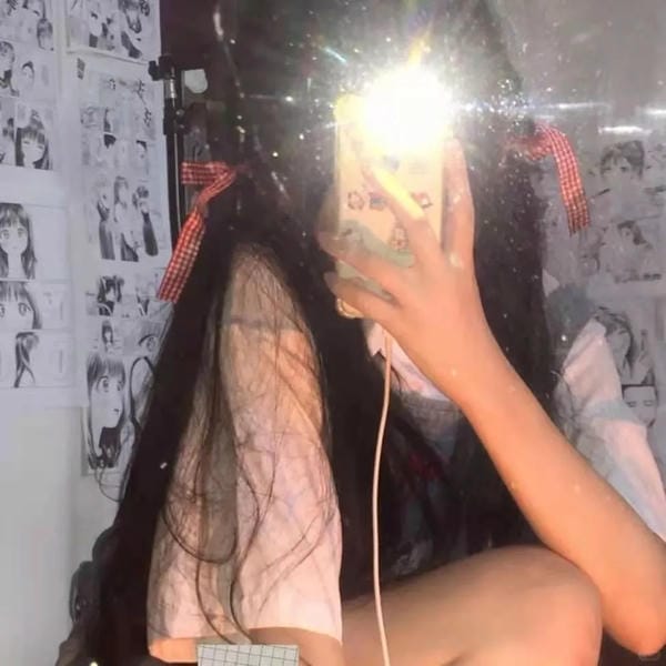 ảnh gái xinh che mặt bằng điện thoại 27