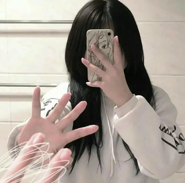 ảnh gái xinh che mặt bằng điện thoại 31