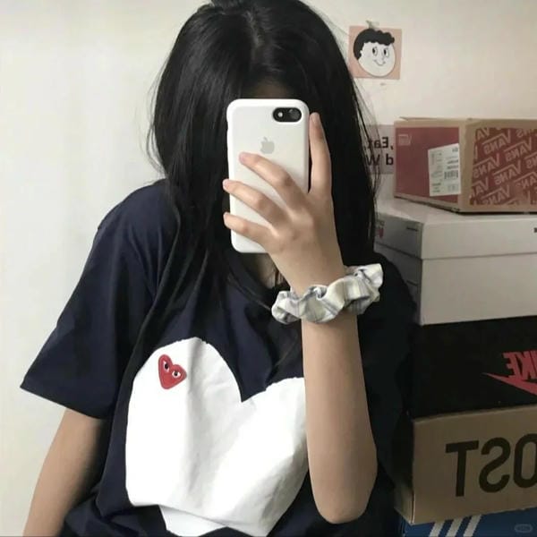 ảnh gái xinh che mặt bằng điện thoại 4