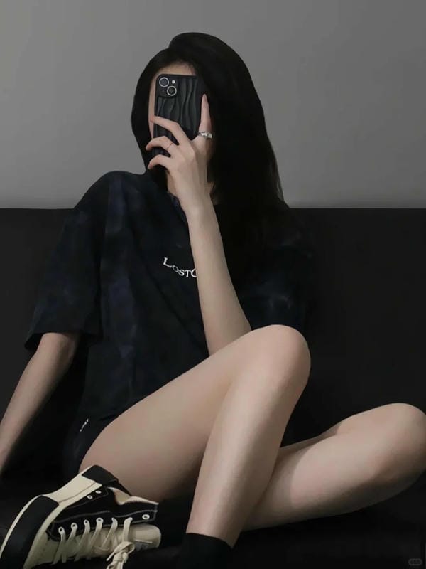 ảnh gái xinh che mặt bằng điện thoại 7